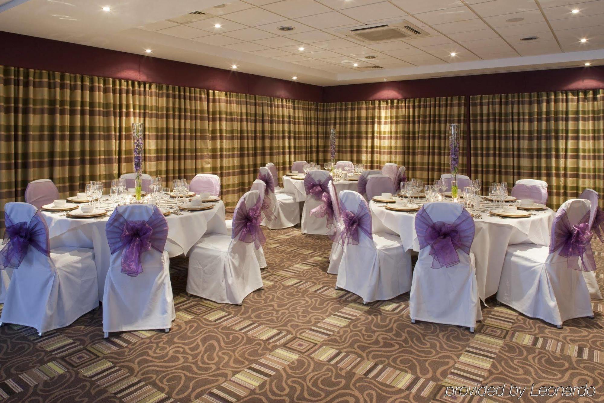 Holiday Inn Stevenage By Ihg Restoran gambar